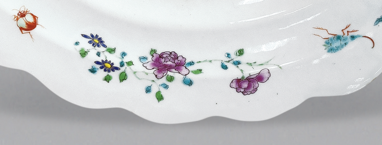 圖為清雍正廣彩嬰戲紋花口碟細節(jié)圖。（來源：廣州十三行博物館）